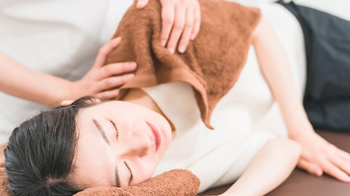 肩甲骨まわりをゆるめるソフト整体